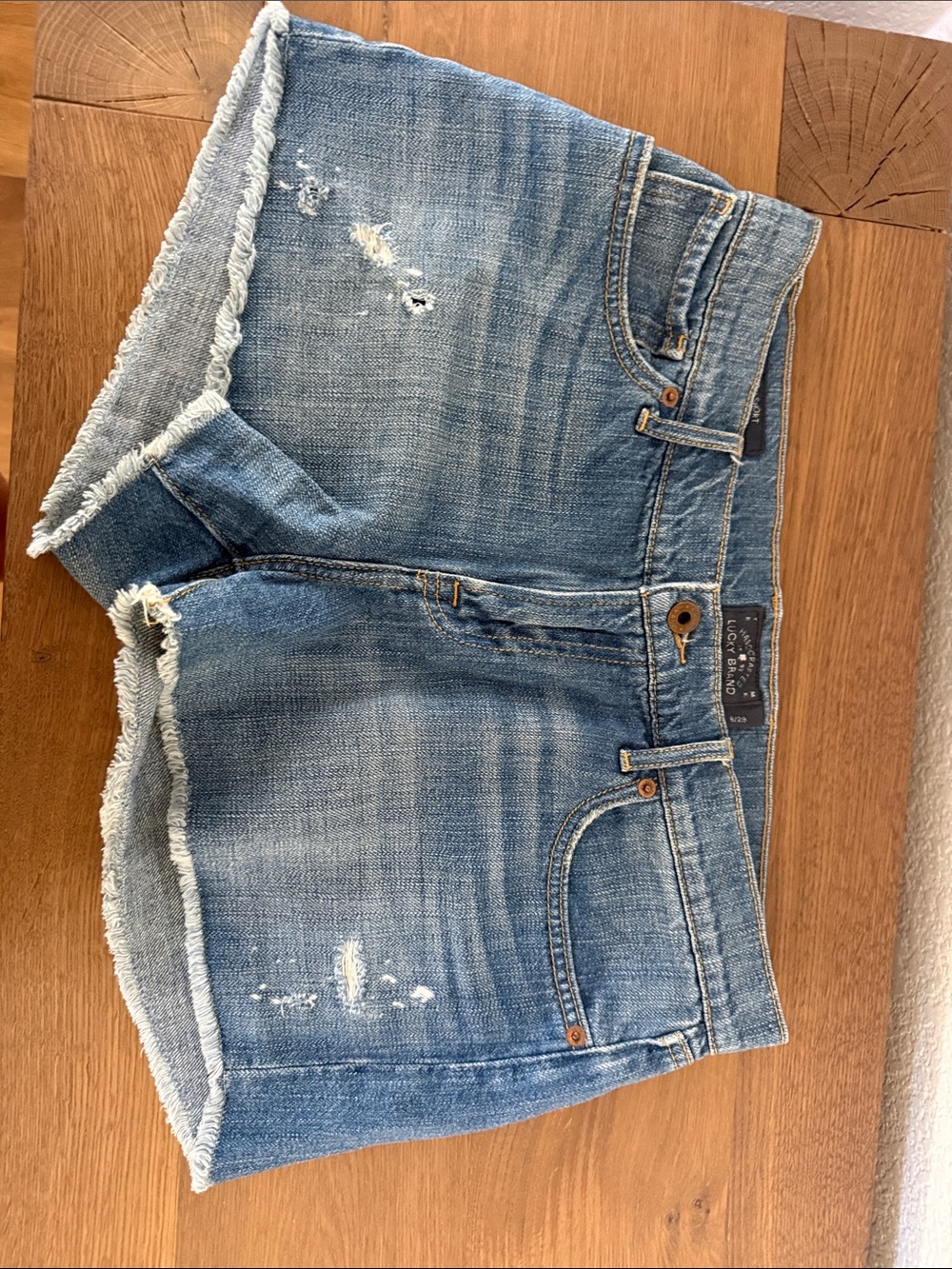 Lucky Brand women’s Medium Blue Denim Jean shorts with Contrast Stitching